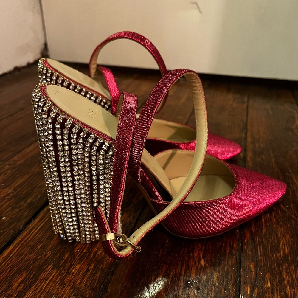 NWOT Area pink metallic pumps with crystals embellishments